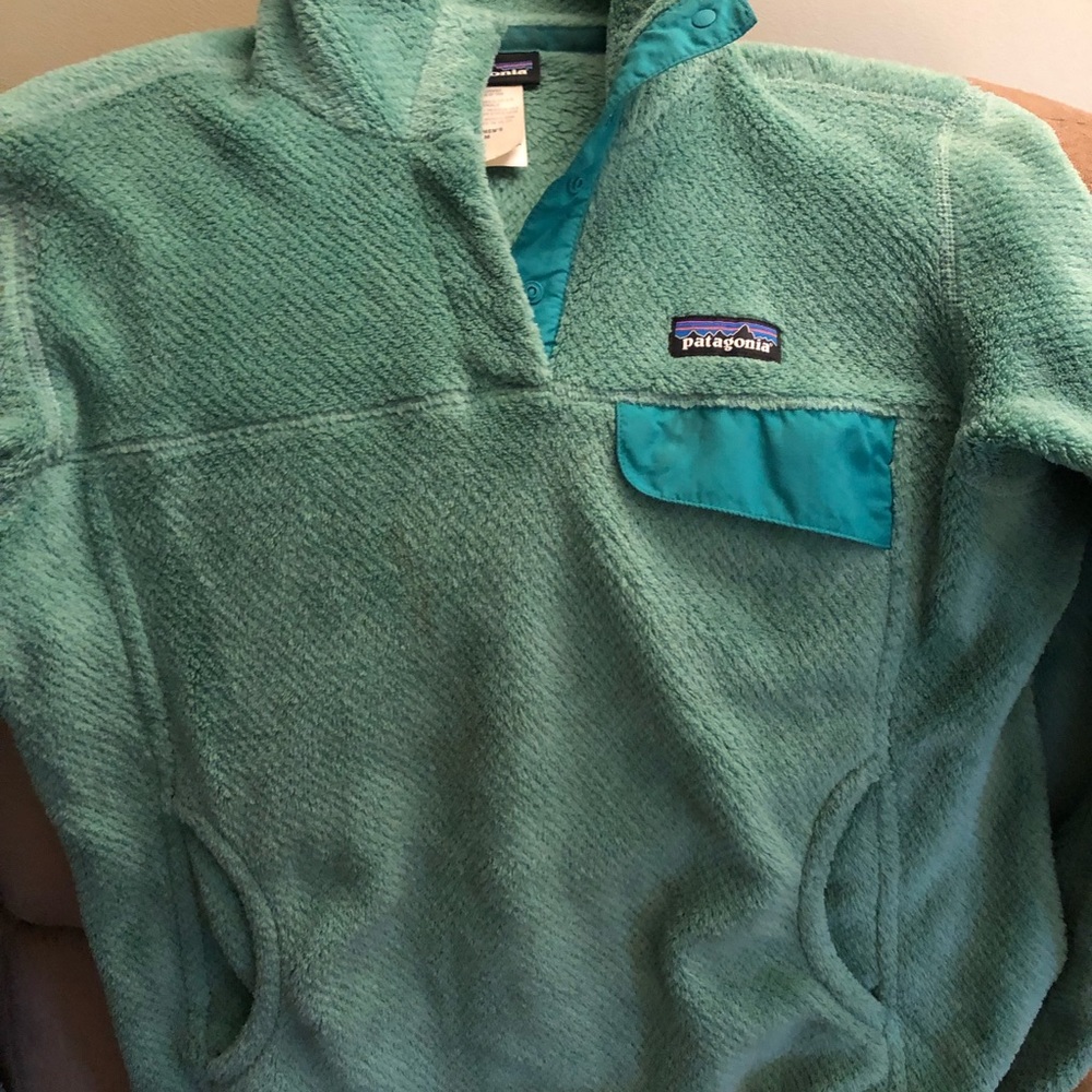 Patagonia green quarter button